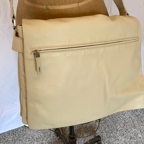 Kenneth Cole Messenger Bag - Picture 3 of 9